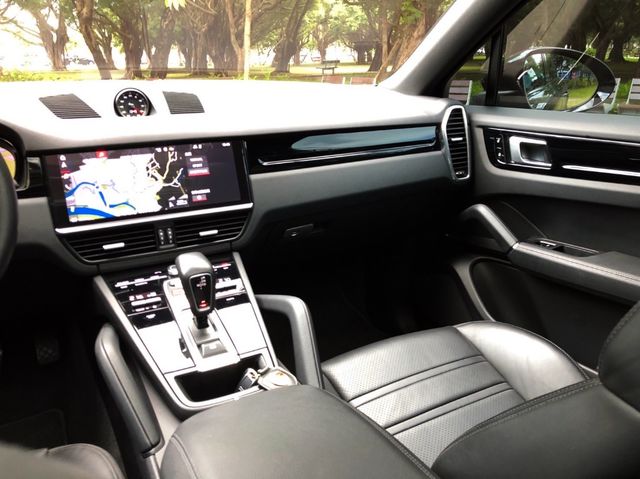 PORSCHE保時捷 CAYENNE  第13張相片