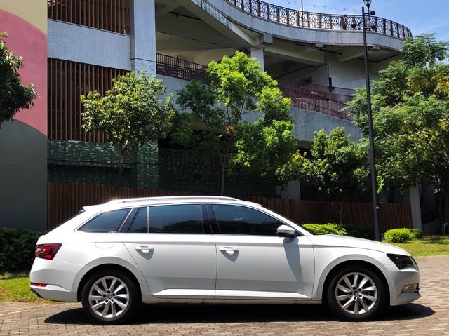 SKODA司科達 SUPERB COMBI  第3張相片