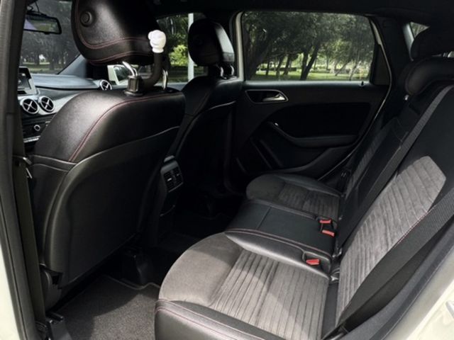 M-BENZ賓士 B180  第7張相片