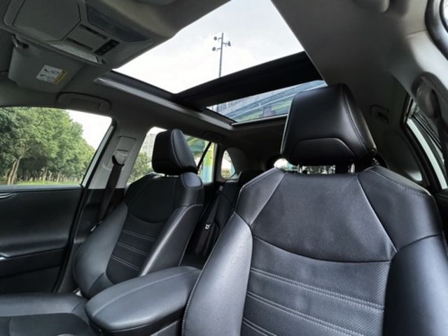 TOYOTA豐田 RAV4  第7張相片