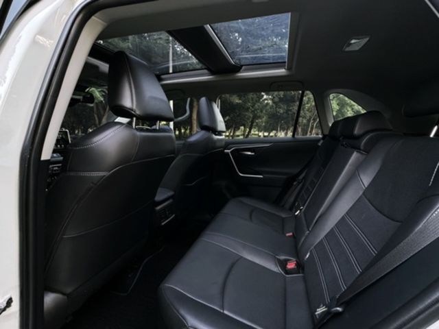 TOYOTA豐田 RAV4  第8張相片