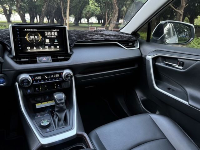 TOYOTA豐田 RAV4  第11張相片