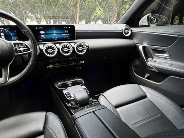 M-BENZ賓士 CLA200  第11張相片