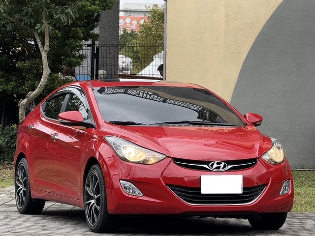 HYUNDAI現代 ELANTRA  第3張相片