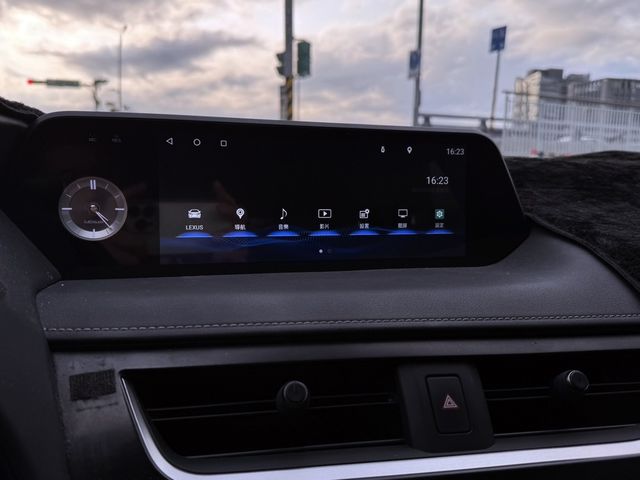 LEXUS凌志 UX250H  第14張相片