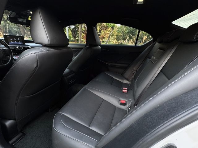 LEXUS凌志 IS 300H  第6張相片