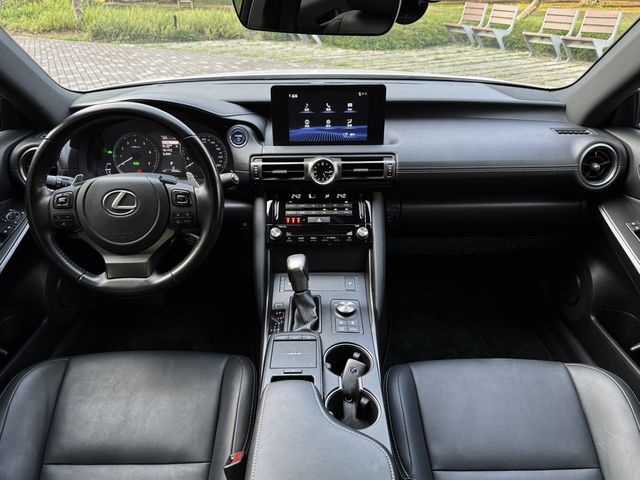 LEXUS凌志 IS 300H  第8張相片