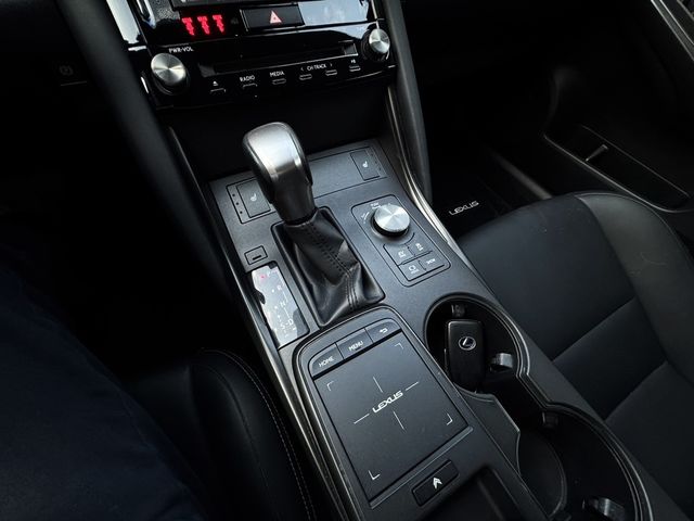 LEXUS凌志 IS 300H  第12張相片