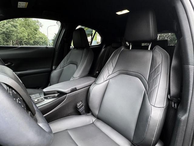 LEXUS凌志 UX300H  第8張相片