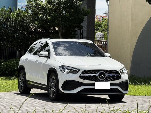 M-BENZ賓士 GLA180  第2張相片