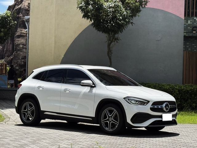M-BENZ賓士 GLA180  第3張相片