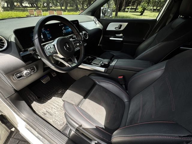 M-BENZ賓士 GLA180  第7張相片