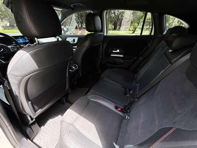 M-BENZ賓士 GLA180  第8張相片