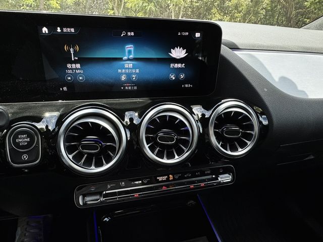 M-BENZ賓士 GLA180  第13張相片