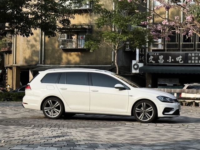 VOLKSWAGEN福斯 GOLF VARIANT  第3張相片