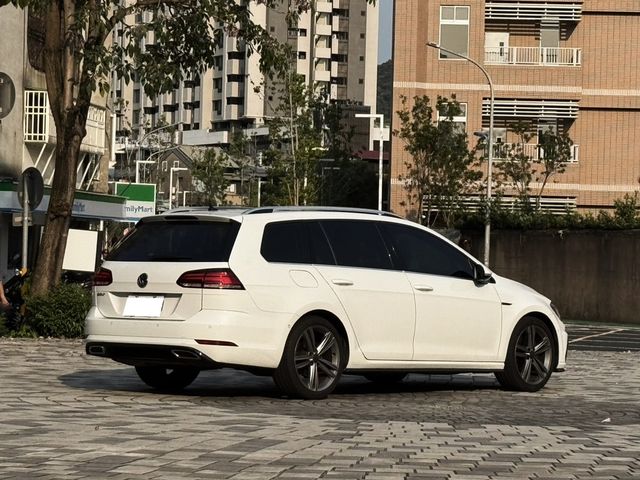 VOLKSWAGEN福斯 GOLF VARIANT  第4張相片