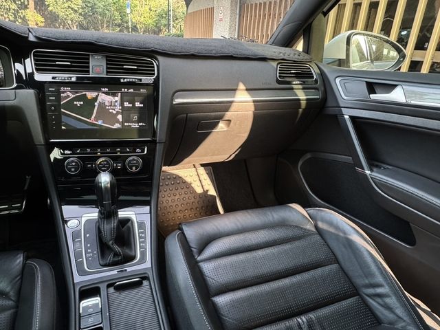 VOLKSWAGEN福斯 GOLF VARIANT  第11張相片