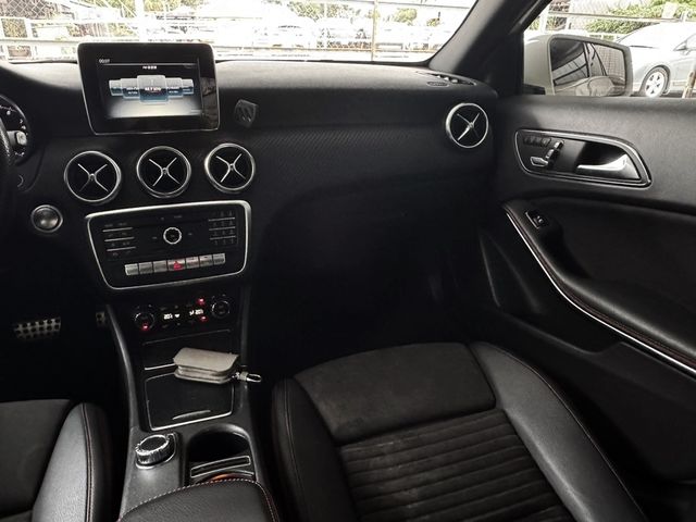M-BENZ賓士 A180  第11張相片
