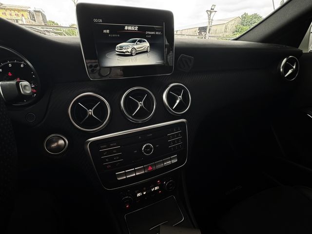 M-BENZ賓士 A180  第13張相片