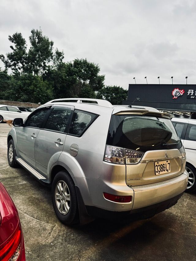 MITSUBISHI三菱 OUTLANDER  第13張相片