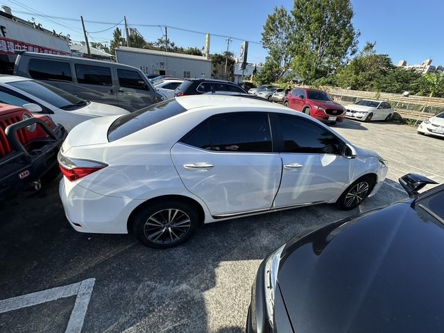 TOYOTA豐田 ALTIS  第2張相片