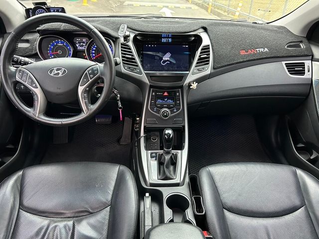 HYUNDAI現代 ELANTRA  第5張相片