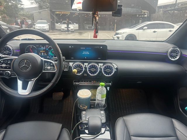 M-BENZ賓士 CLA200  第5張相片