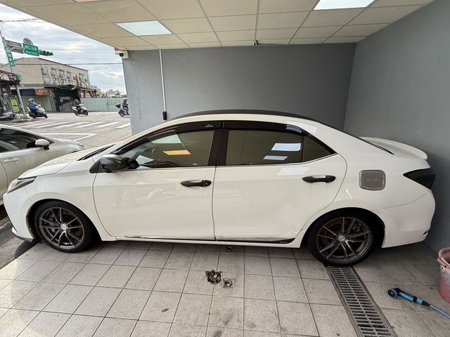 TOYOTA豐田 ALTIS  第3張相片