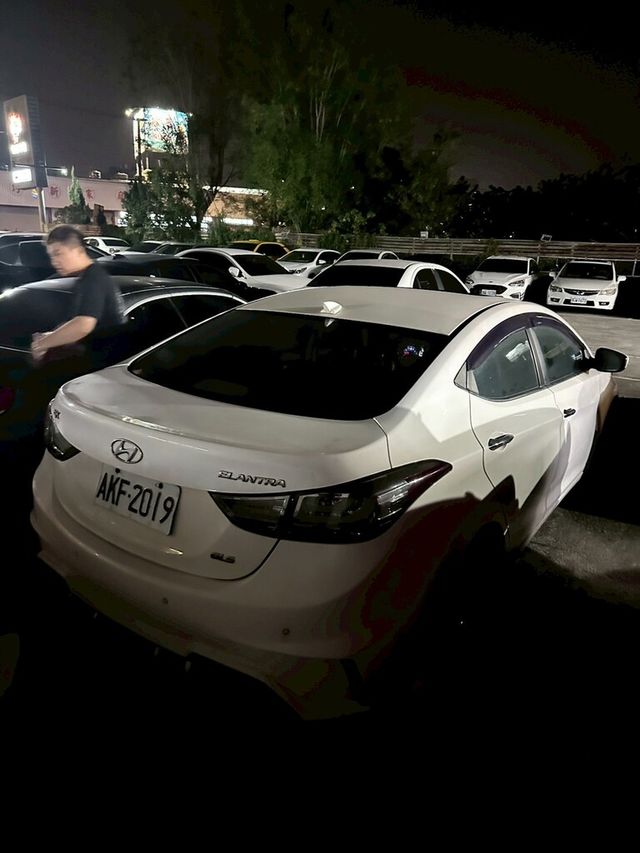 HYUNDAI現代 ELANTRA  第2張相片