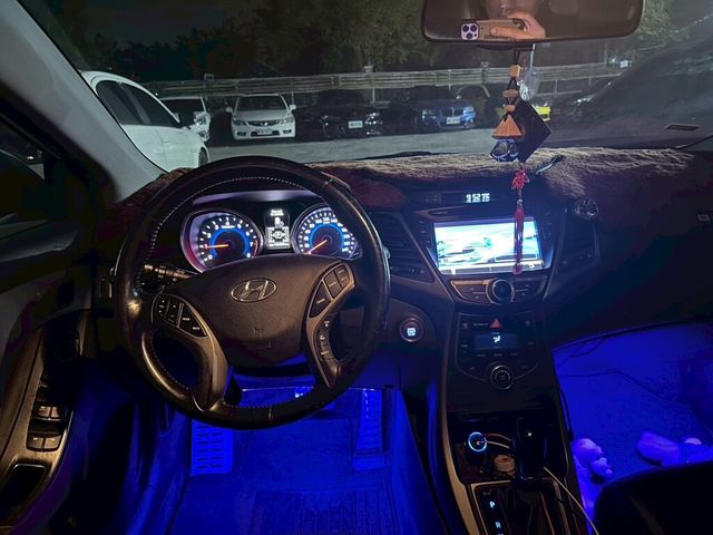 HYUNDAI現代 ELANTRA  第5張相片