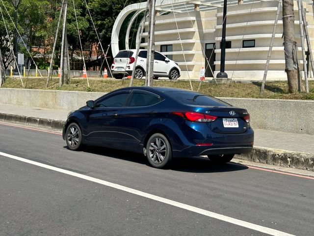 HYUNDAI現代 ELANTRA  第2張相片