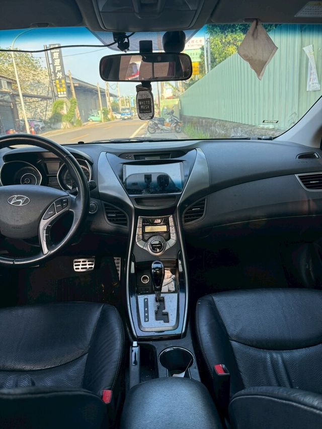 HYUNDAI現代 ELANTRA  第5張相片