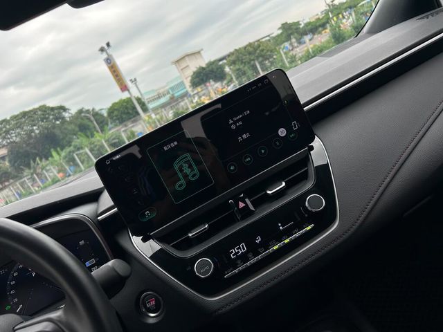 TOYOTA豐田 COROLLA ALTIS HYBRID  第15張相片