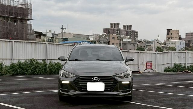 HYUNDAI現代 ELANTRA  第3張相片