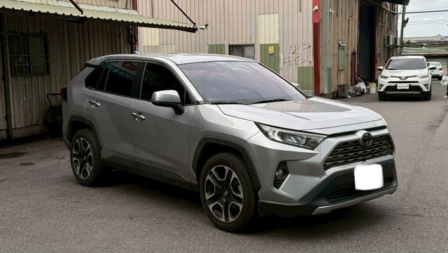 TOYOTA豐田 RAV4  第2張相片