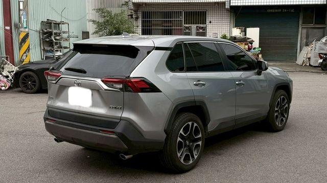 TOYOTA豐田 RAV4  第3張相片