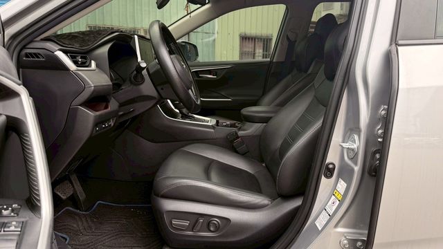 TOYOTA豐田 RAV4  第6張相片