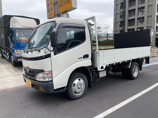 HINO日野 300  第3張相片