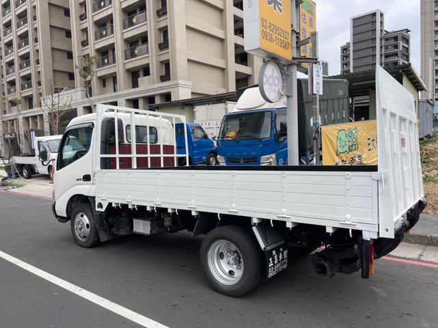 HINO日野 300  第4張相片