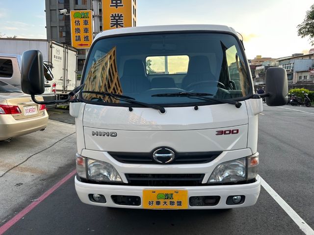 HINO日野 300  第1張相片