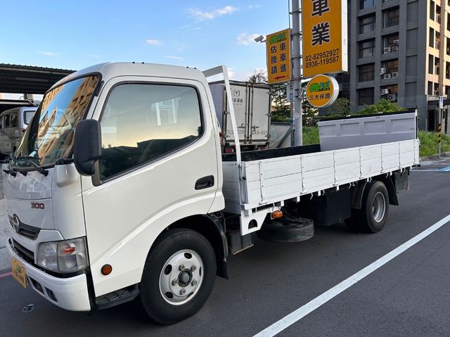 HINO日野 300  第3張相片