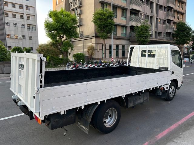 HINO日野 300  第7張相片