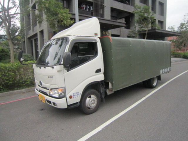 HINO日野 200  第3張相片