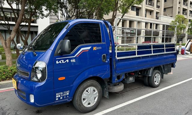 KIA起亞 CARAUAN  第1張相片