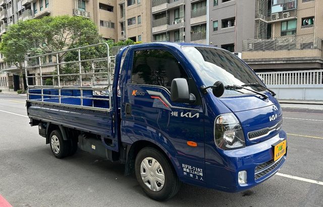 KIA起亞 CARAUAN  第2張相片
