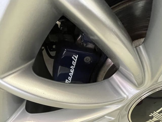 蒙地拿總代理 雙認證車 里程保證 原廠保養 女總裁座車 資料備鎖齊全 天窗 電動記憶座椅 摸門 導航 4區恆溫  第19張相片