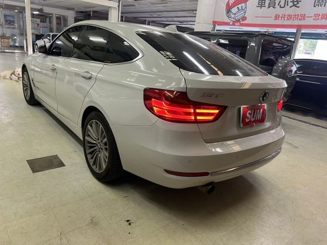 總代理Luxury 僅跑9萬公里 原廠保養 全車原鈑件 全景天窗  電動尾門 電動記憶座椅 室內氛圍燈  第3張相片