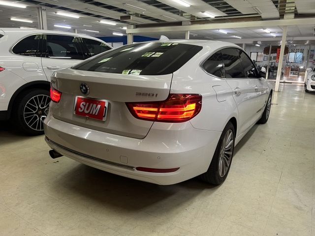 總代理Luxury 僅跑9萬公里 原廠保養 全車原鈑件 全景天窗  電動尾門 電動記憶座椅 室內氛圍燈  第4張相片