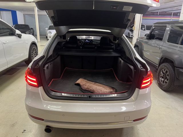 總代理Luxury 僅跑9萬公里 原廠保養 全車原鈑件 全景天窗  電動尾門 電動記憶座椅 室內氛圍燈  第6張相片