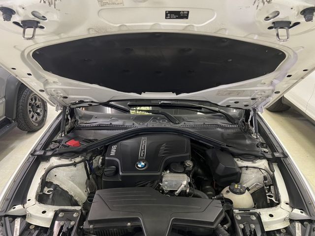 總代理Luxury 僅跑9萬公里 原廠保養 全車原鈑件 全景天窗  電動尾門 電動記憶座椅 室內氛圍燈  第7張相片